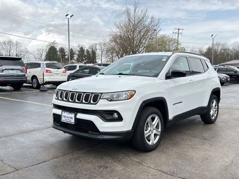 Used 2023 Jeep Compass Latitude AWD/4WD image 5