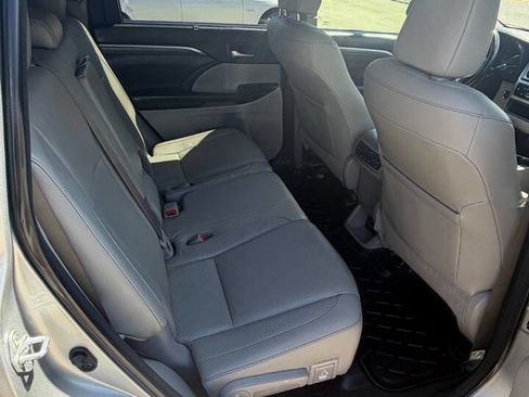 Used 2018 Toyota Highlander Limited Platinum image 14
