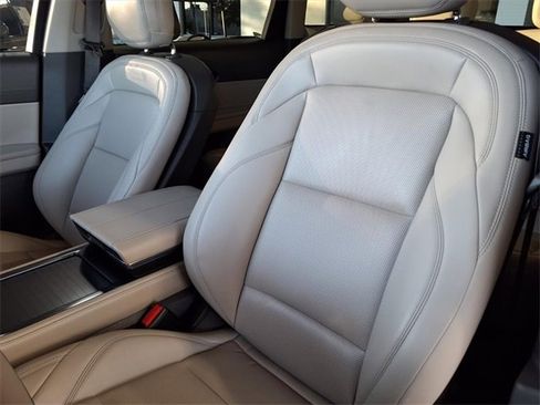 Certified 2025 Lincoln Nautilus Premier image 6