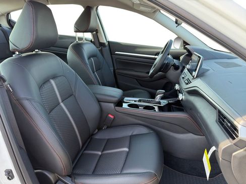 New 2025 Nissan Altima 2.5 SR image 15