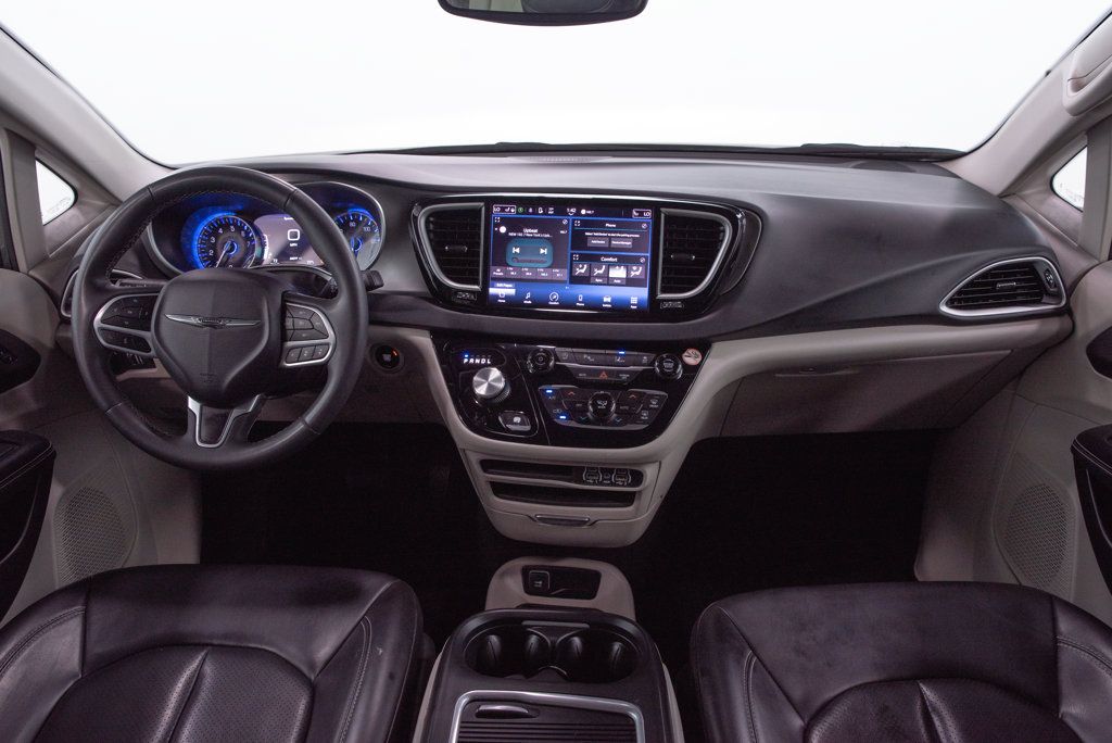 Used 2023 Chrysler Pacifica Touring-L FWD image 21