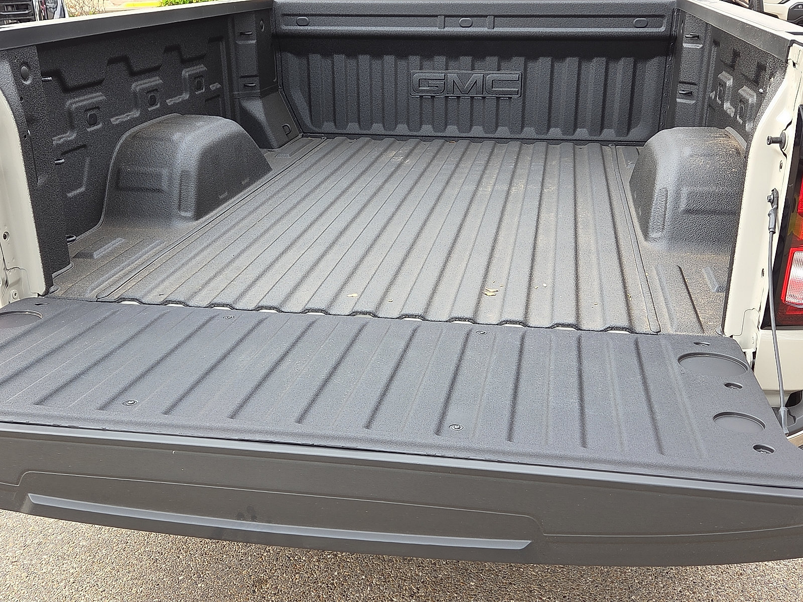 New 2026 GMC Sierra 1500 SLE w/ Preferred Package RWD image 9
