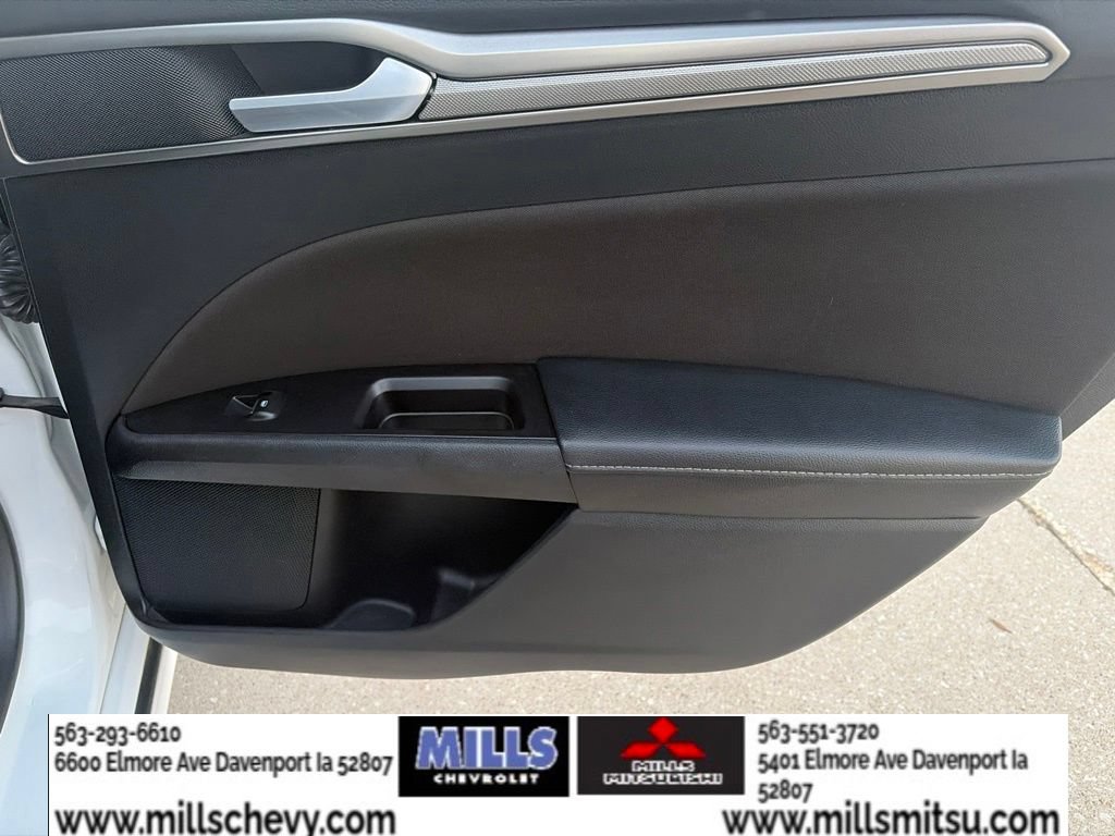 Used 2017 Ford Fusion SE w/ Fusion SE Technology Package FWD image 25