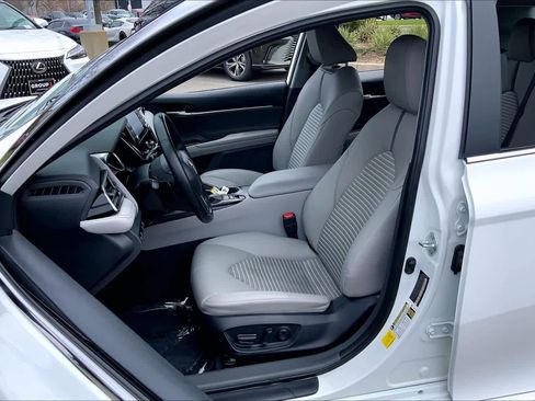 Used 2023 Toyota Camry SE FWD image 8
