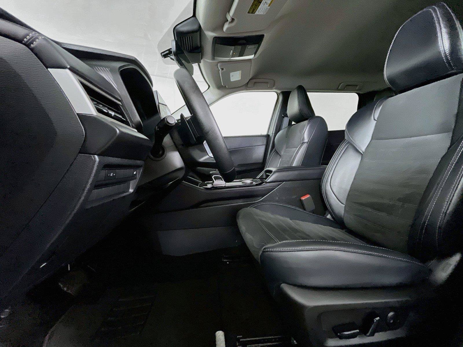 Used 2025 Mitsubishi Outlander SE AWD/4WD image 25