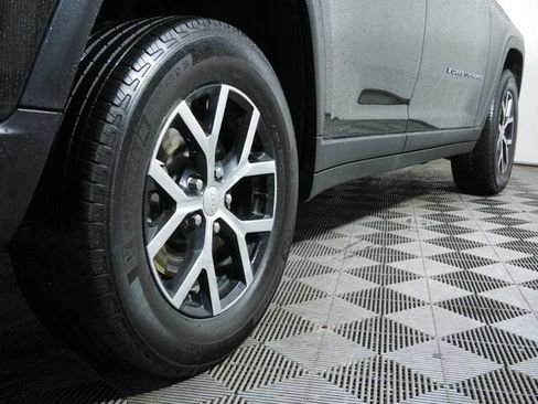 Certified 2024 Jeep Grand Cherokee L Limited AWD/4WD image 8