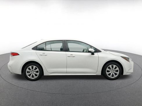 Used 2025 Toyota Corolla LE FWD image 10