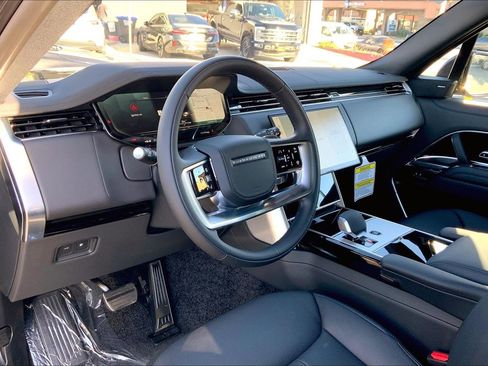 New 2026 Land Rover Range Rover SE image 9