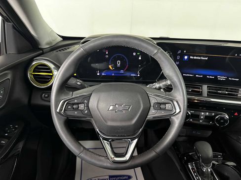 Used 2025 Chevrolet Trax ACTIV w/ Sunroof Package image 11