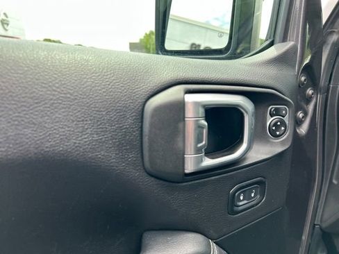 Used 2020 Jeep Wrangler Unlimited Sahara AWD/4WD image 28