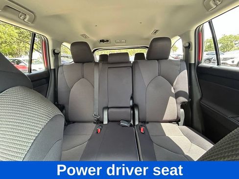 Used 2024 Toyota Highlander LE FWD image 14