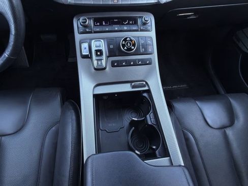 Used 2021 Hyundai Palisade Calligraphy image 21