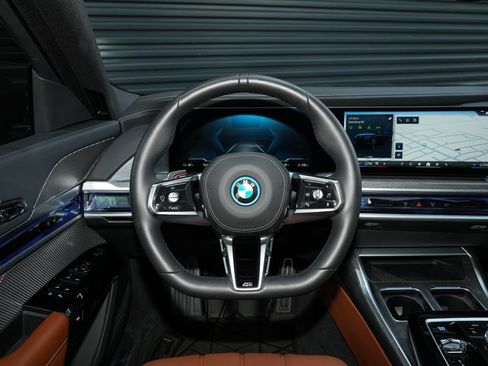 Used 2025 BMW i7 xDrive60 AWD/4WD image 28