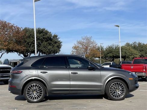 Used 2019 Porsche Cayenne S image 3
