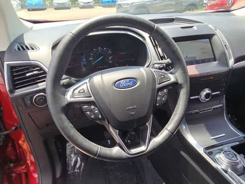 Used 2020 Ford Edge Titanium FWD image 22