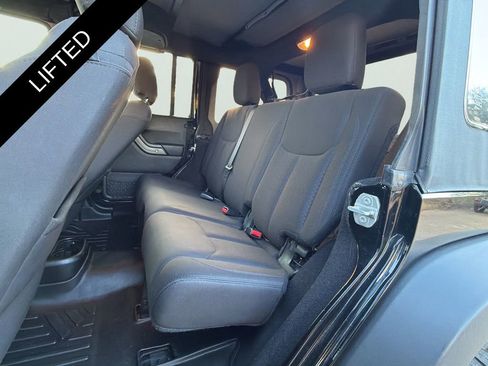 Used 2018 Jeep Wrangler Unlimited Sport S image 32