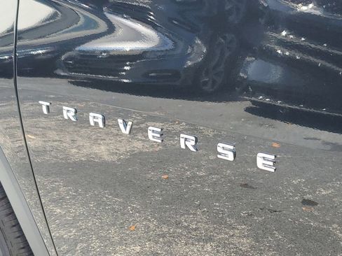 Used 2018 Chevrolet Traverse LT image 8