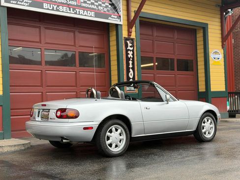 Used 1991 MAZDA MX-5 Miata RWD image 14