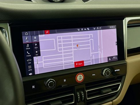 Certified 2025 Porsche Macan AWD/4WD image 20