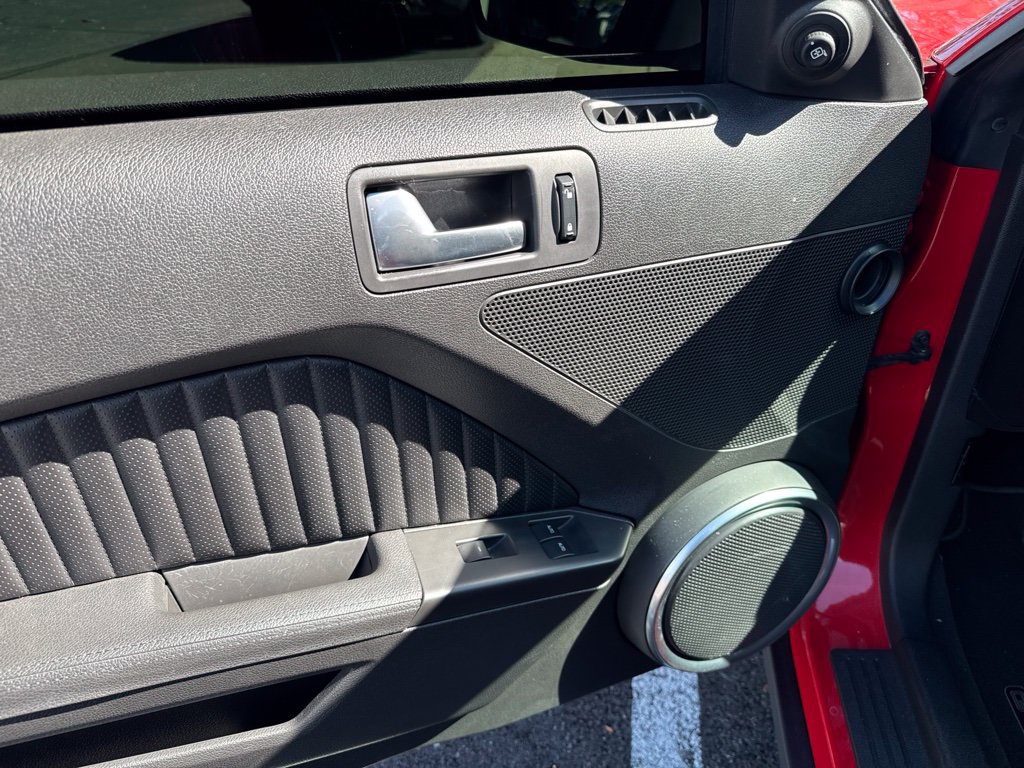Used 2010 Ford Mustang Shelby GT500 RWD image 14
