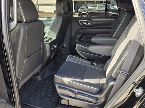 Used 2022 GMC Yukon SLT w/ SLT Premium Package image 9