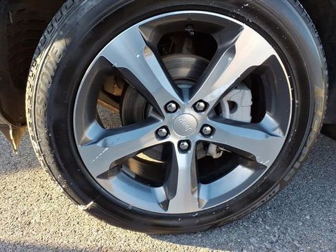 Used 2025 Jeep Grand Cherokee Limited w/ Luxury Tech Group II image 11