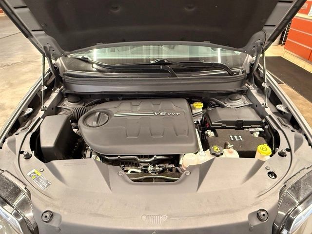 Used 2021 Jeep Cherokee Limited w/ Elite Package AWD/4WD image 28