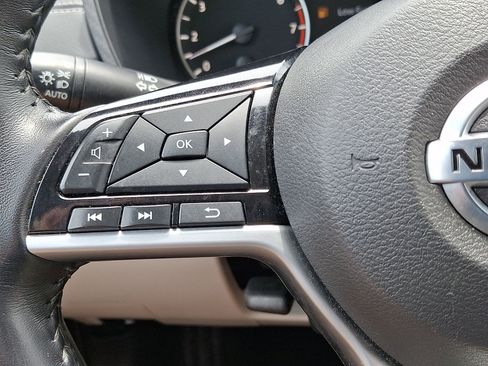 Used 2021 Nissan Altima 2.5 SV w/ SV Premium Package FWD image 21