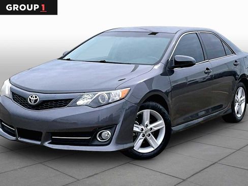 Used 2012 Toyota Camry SE FWD image 1