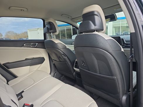 Used 2024 Kia Sportage EX image 16