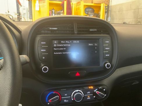 Used 2025 Kia Soul LX FWD image 20