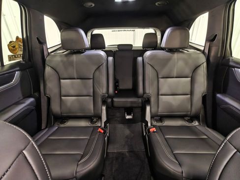 Used 2025 GMC Acadia Elevation w/ Elevation Premium Package FWD image 22