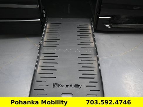 Used 2026 Chrysler Pacifica Select w/ S Appearance Package FWD image 23