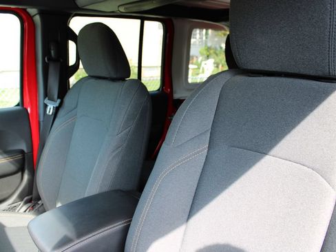 Used 2024 Jeep Wrangler Unlimited Sahara AWD/4WD image 8