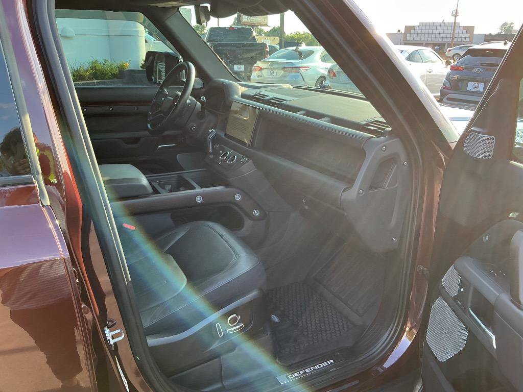 Used 2023 Land Rover Defender 130 X AWD/4WD image 9