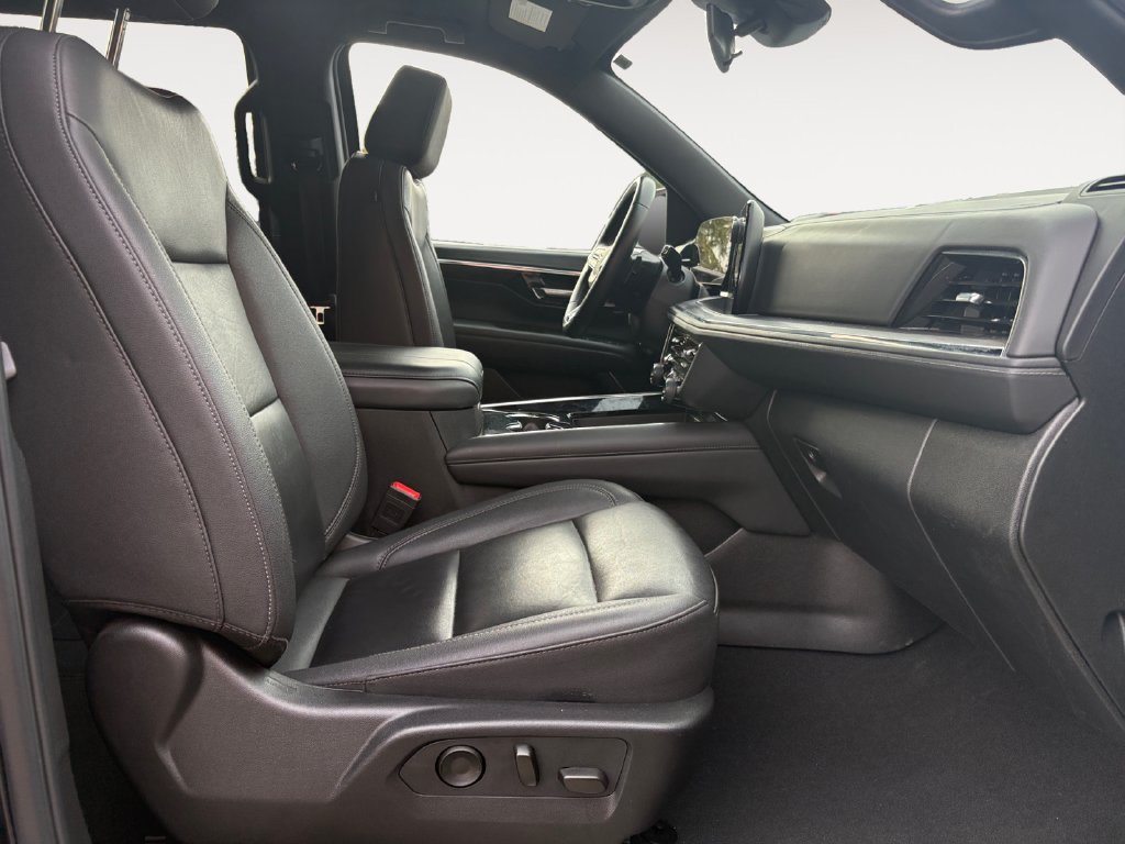 Used 2025 Chevrolet Tahoe LT AWD/4WD image 15