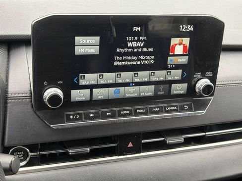 Used 2024 Mitsubishi Outlander AWD image 11