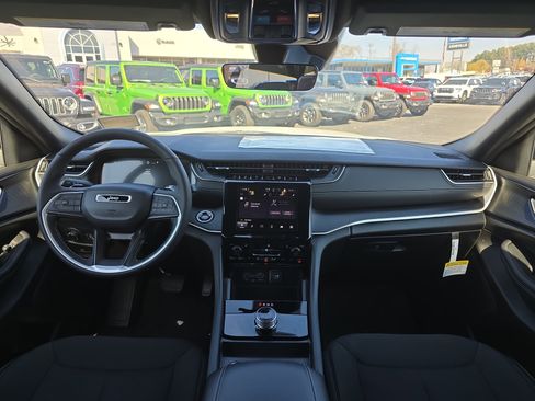 New 2025 Jeep Grand Cherokee L Laredo w/ Luxury Tech Group I image 5