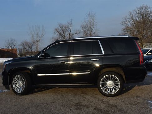 Used 2020 Cadillac Escalade Platinum image 3