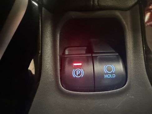 Used 2022 Toyota Corolla LE FWD image 37