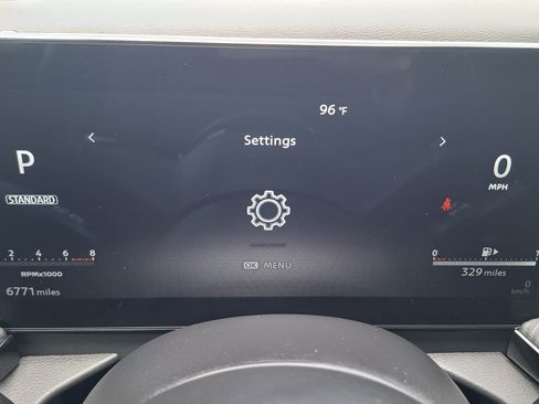 Used 2025 Nissan Kicks SR FWD image 12