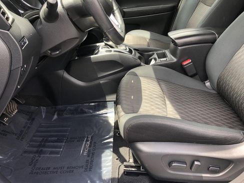Used 2019 Nissan Rogue SV AWD/4WD image 18