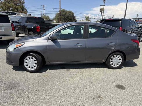 Used 2019 Nissan Versa SV FWD image 2