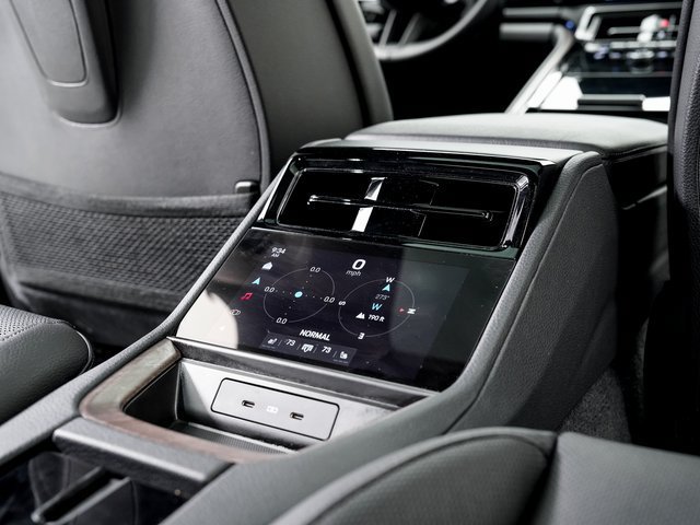 Certified 2025 Porsche Panamera 4 AWD/4WD image 25