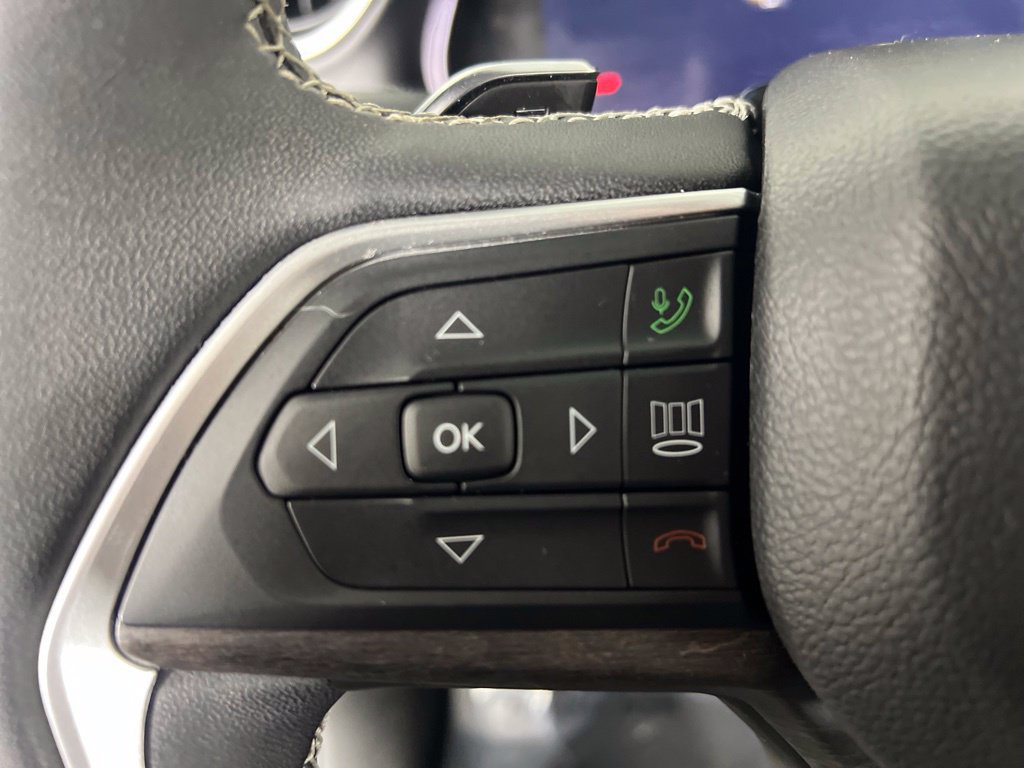 Used 2023 Jeep Grand Cherokee L Limited AWD/4WD image 23