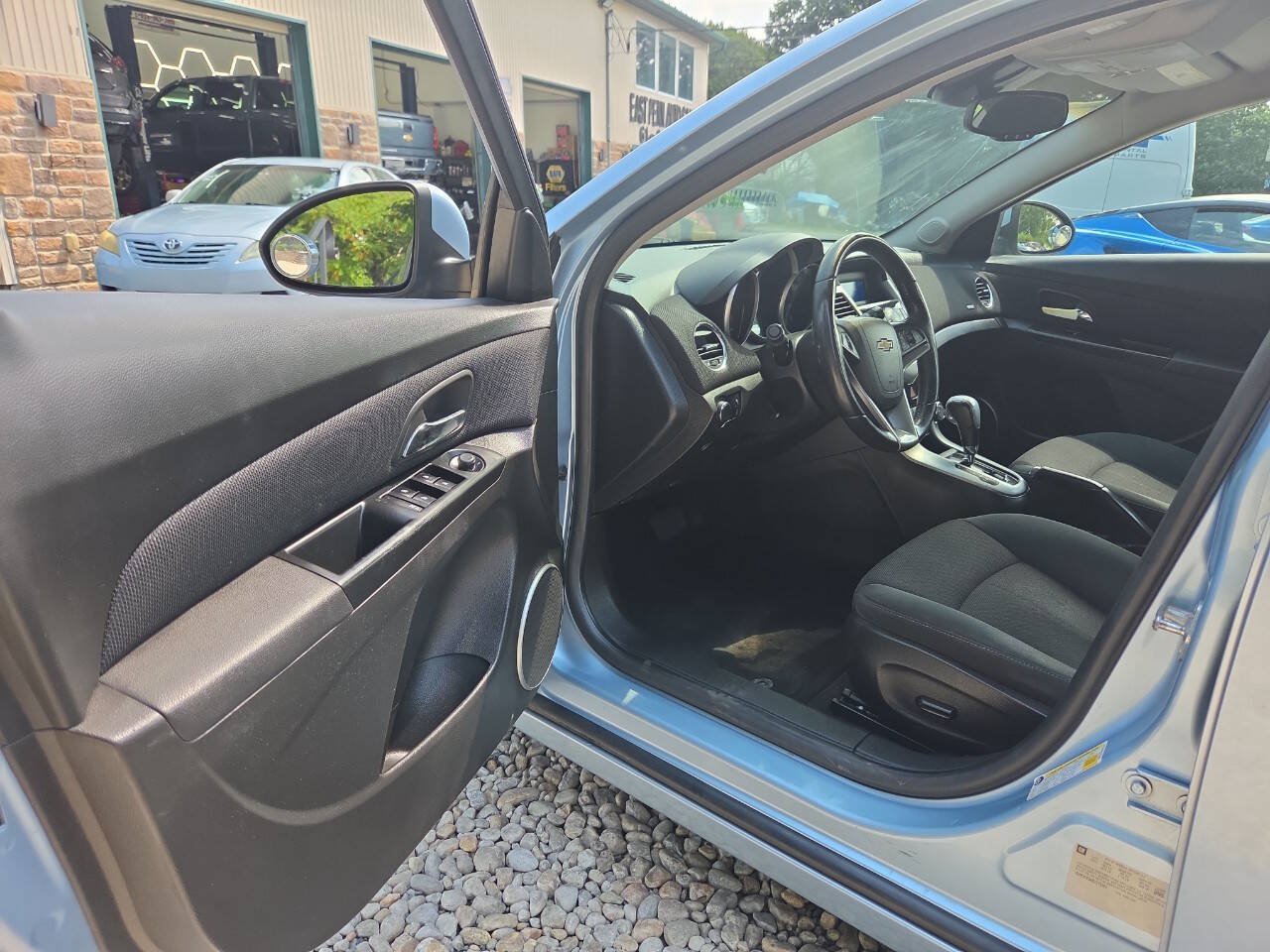 Used 2011 Chevrolet Cruze Eco FWD image 14