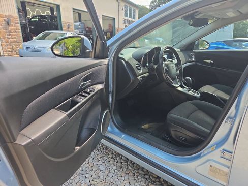 Used 2011 Chevrolet Cruze Eco FWD image 14