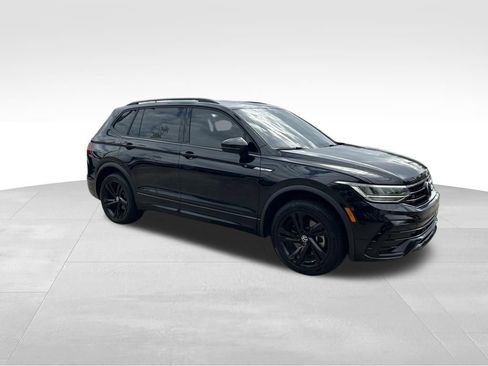 Certified 2023 Volkswagen Tiguan SE R-Line image 7
