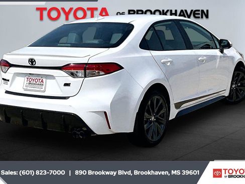 Used 2025 Toyota Corolla SE FWD image 11