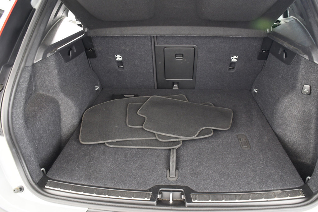 Used 2025 Volvo XC40 B5 Plus AWD/4WD image 24